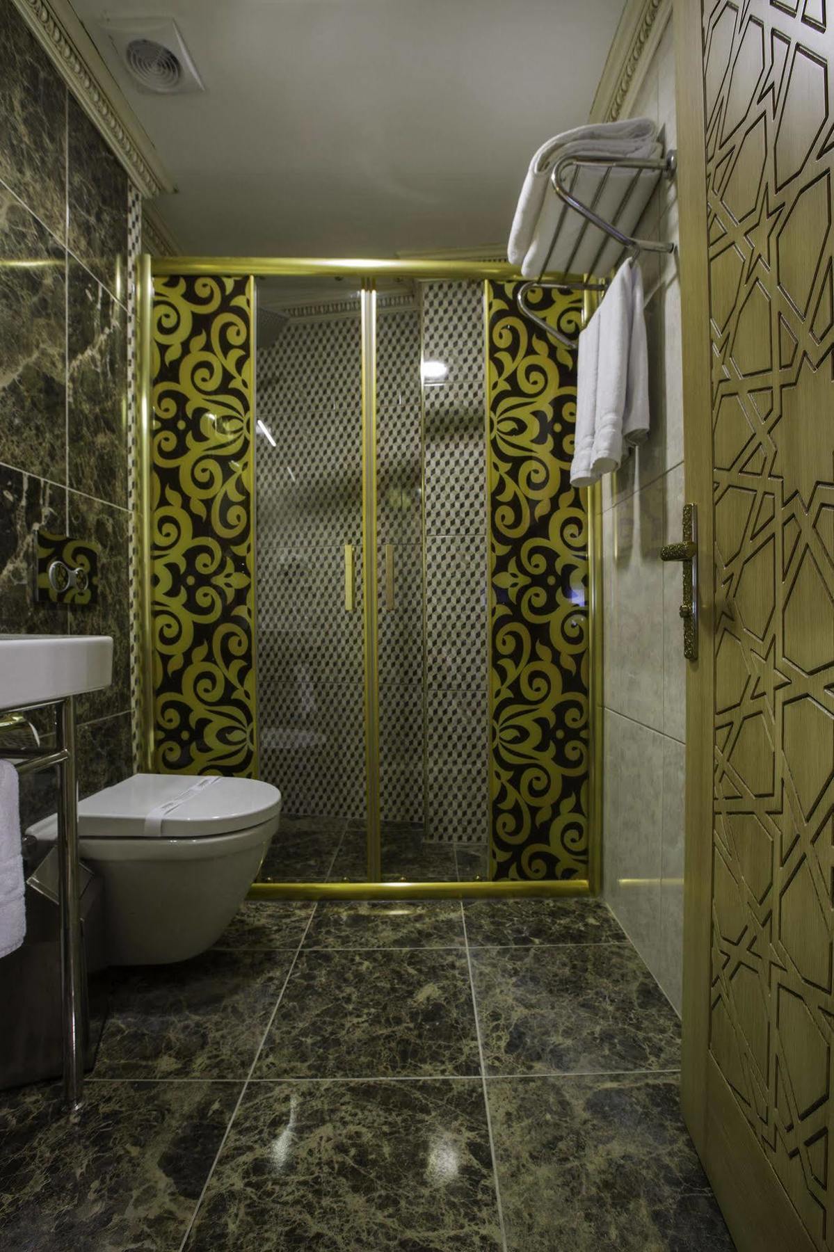 Phosphorion Hotel Istanbul Luaran gambar A shower enclosure